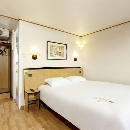 Campanile Hotel Mayenne Kamer foto
