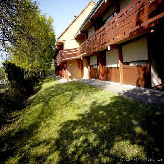 Campanile Hotel Mayenne Buitenkant foto